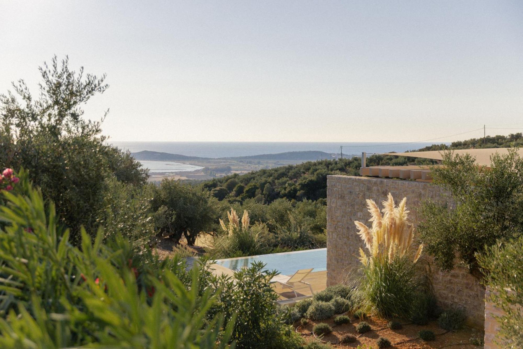 Villa Messinian Nest à Gialova Extérieur photo
